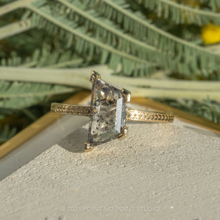 Trapezoid diamond engagement ring